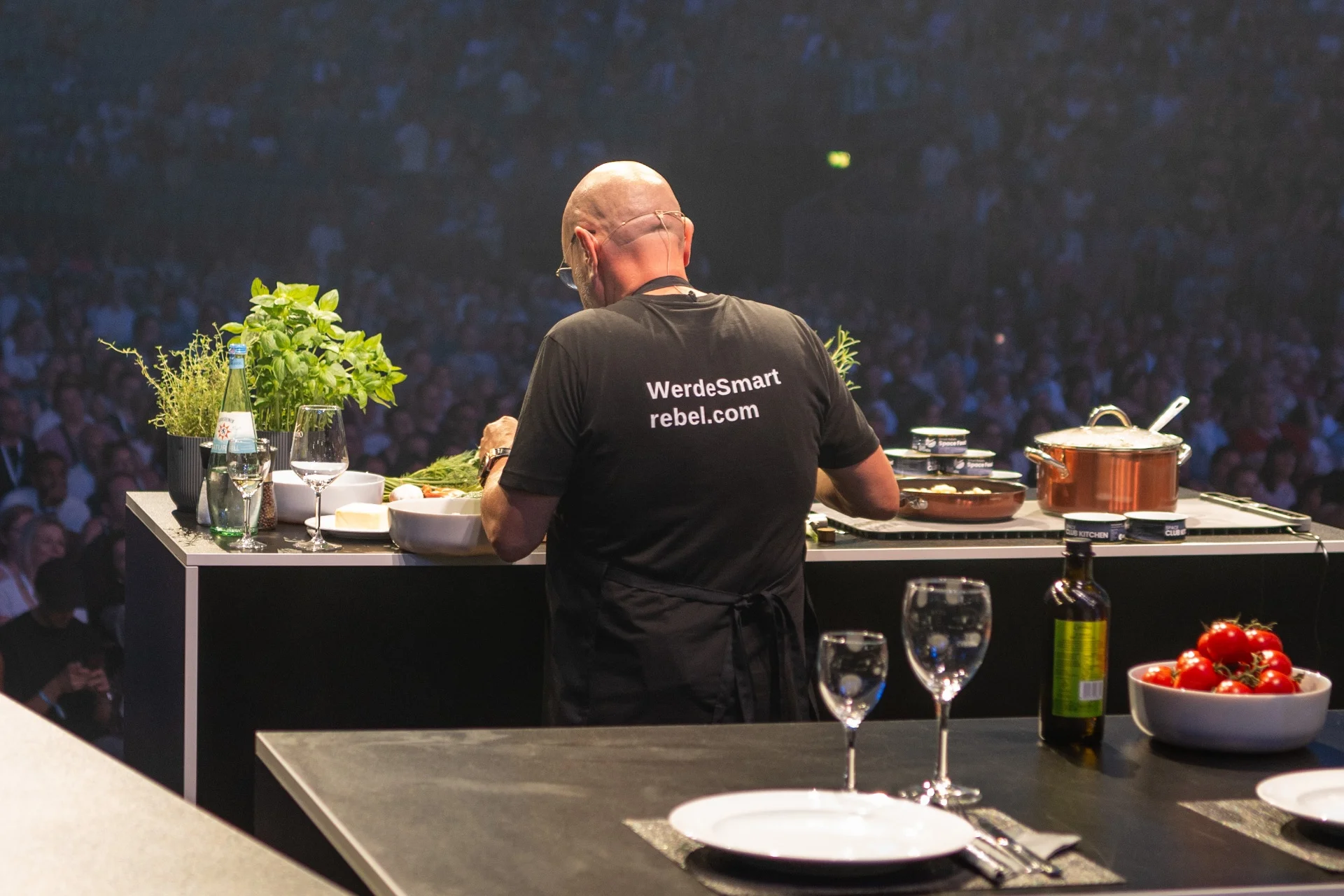Bernd Breiter kocht vor 16.000 Menschen in der LANXESS Arena